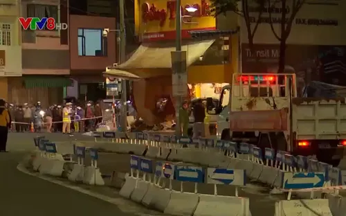 Đà Nẵng: Xe ô tô lao như bay vào tiệm bánh mì, nhiều người trọng thương