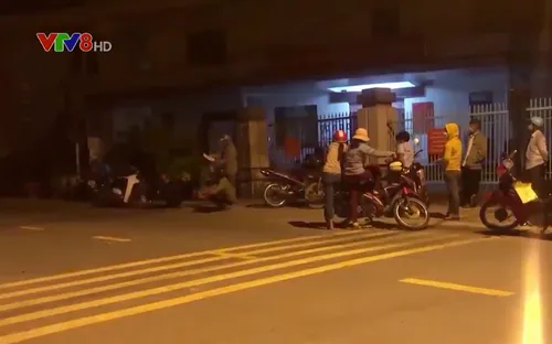 Người dân Đức Phổ, Quảng Ngãi đăng ký làm giấy tờ đất lúc nửa đêm