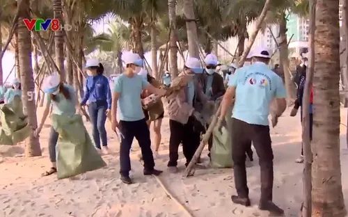 Đà Nẵng: Ra quân dọn vệ sinh môi trường chào đón khách du lịch