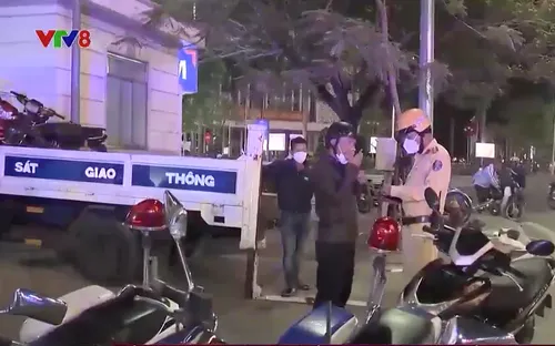 Công an TP Huế xử lý nghiêm các phương tiện mô tô vi phạm gây mất ATGT