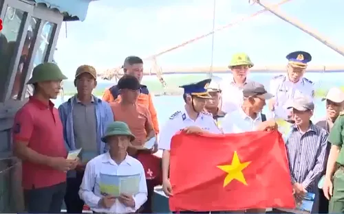 Cảnh sát biển đồng hành cùng ngư dân