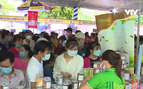 Phiên chợ nghĩa tình cho công nhân