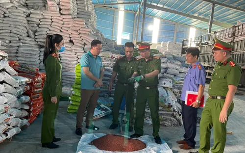 Bắt tạm giam Giám đốc công ty sản xuất hàng trăm tấn phân bón không đạt chuẩn