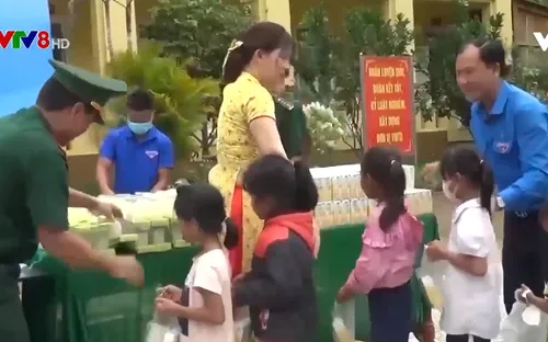 Chương trình "Vui Tết thiếu nhi" cho các em vùng biên giới