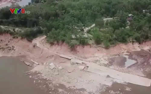 Sạt lở nặng dọc sông Sê Pôn ở  tỉnh Quảng Trị