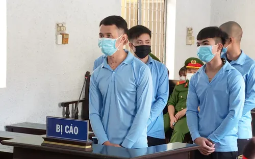 45 năm tù cho 5 đối tượng chém khách vì sàm sỡ nhân viên quán karaoke