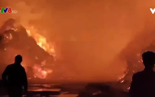 Nghệ An: Cháy lớn tại khu công nghiệp Tháp Hồng Kỷ