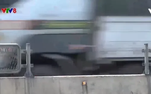 Tái diễn tình trạng tháo kính chống lóa trên quốc lộ 1A