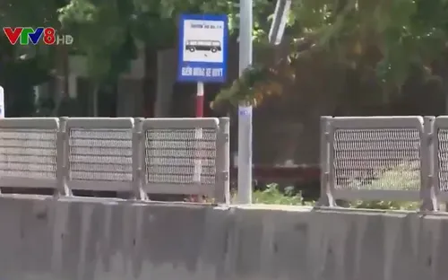 Tái diễn tình trạng tháo tấm chắn chống lóa trên Quốc lộ 1A