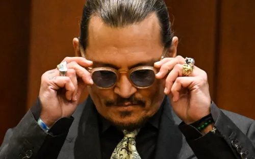 Hậu kiện tụng với vợ cũ, Johnny Depp lại hầu tòa vì cáo buộc hành hung nhân viên