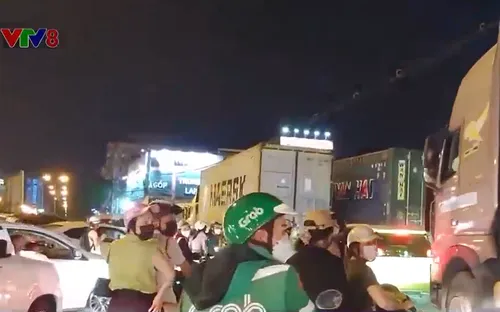 Ùn tắc giao thông vào ban đêm trên đường Ngô Quyền, TP Đà Nẵng