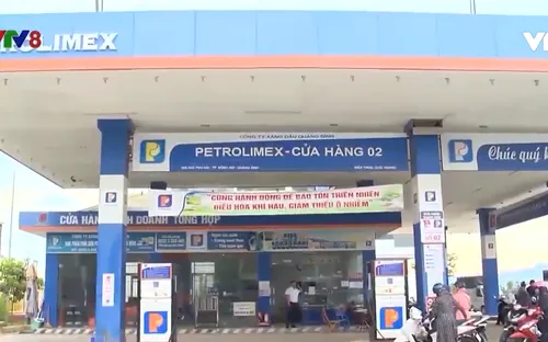 Người dân mong chờ giá xăng dầu giảm