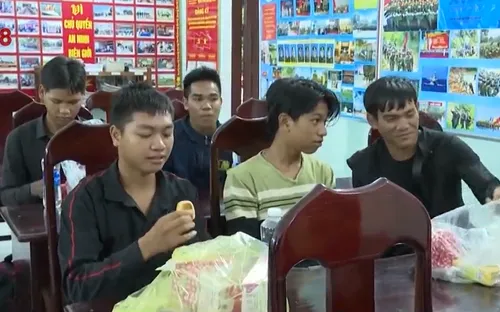 Những người may mắn trốn thoát trở về từ Campuchia