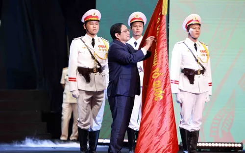 Thủ tướng trao tặng Huân chương Hồ Chí Minh cho lực lượng Cảnh sát nhân dân