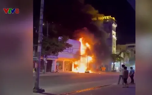 Quảng Ngãi: Cháy lớn thiêu rụi nhà dân