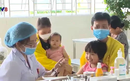 Giải pháp giữ chân nhân viên y tế tại các cơ sở công lập