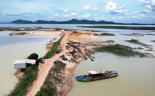 Không để giấy phép khai thác cát thành "lá bùa" cho DN rút ruột tài nguyên