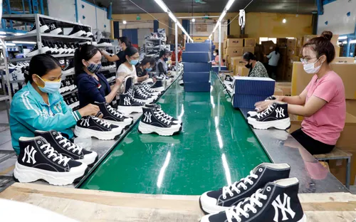 Dệt may, da giày và điện tử... “khát” lao động