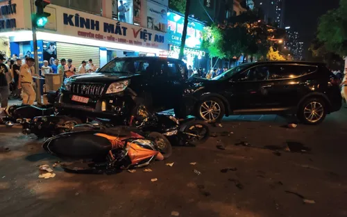 Hà Nội: Tai nạn giao thông liên hoàn giữa nhiều ô tô và xe máy tại quận Hà Đông