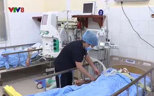 Lâm Đồng: 02 người ngộ độc hôn mê sâu do uống rượu