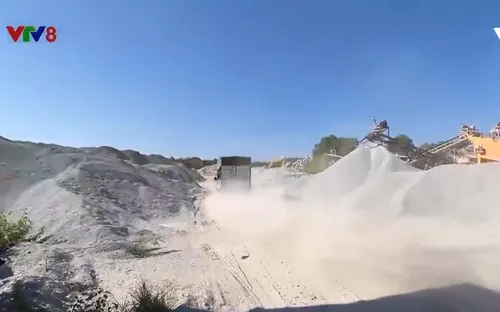 Khai thác đá thách thức pháp luật