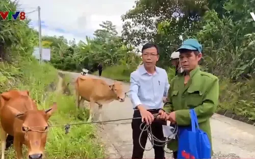 Trao sinh kế cho đồng bào nghèo vùng cao sau thiên tai, dịch bệnh