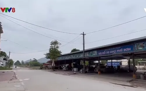 Chợ được đầu tư hàng tỷ đồng vắng bóng tiểu thương