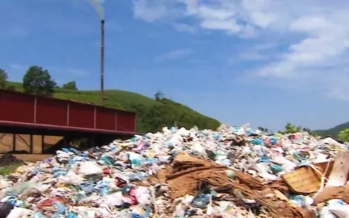 Nguy cơ ô nhiễm môi trường từ các lò đốt rác thủ công