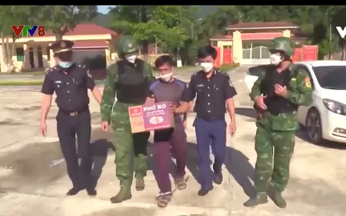 Bắt đối tượng vận chuyển ma túy qua biên giới