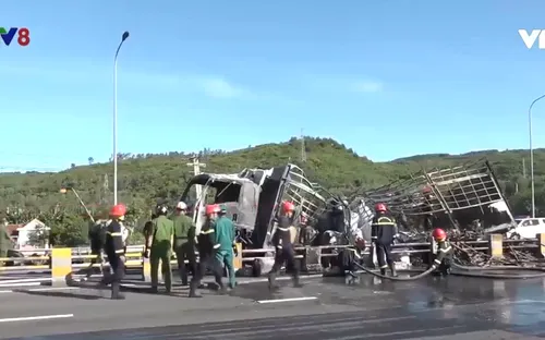 Cháy xe tải chở hàng tại Phú Yên