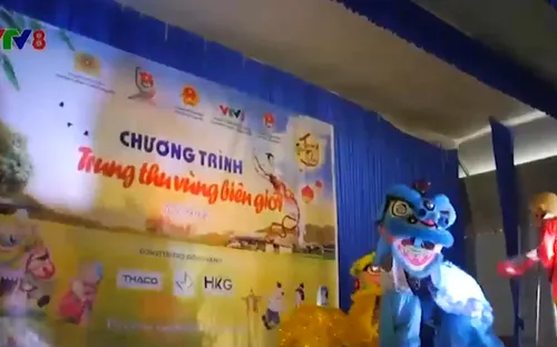 Mang Trung Thu yêu thương đến với trẻ em vùng cao huyện Tây Giang, Quảng Nam