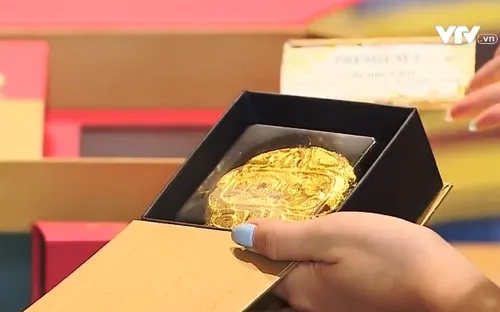 Bánh Trung thu giá hàng chục triệu đồng: Ý nghĩa tốt đẹp của quà tặng đang bị méo mó