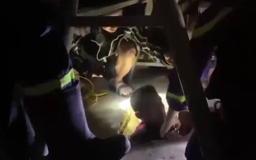 Đắk Lắk: Giải cứu 2 cha con rơi xuống giếng sâu