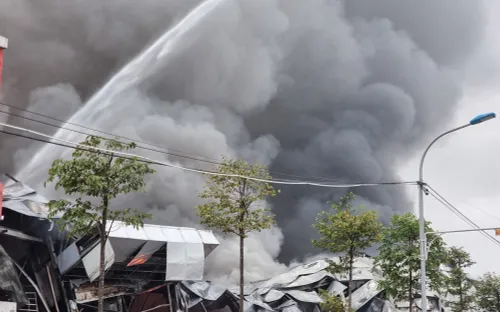 Cháy lớn tại công ty sản xuất linh kiện điện tử ở Bắc Ninh