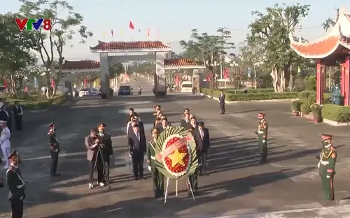 Dâng hương, tưởng niệm các anh hùng liệt sĩ