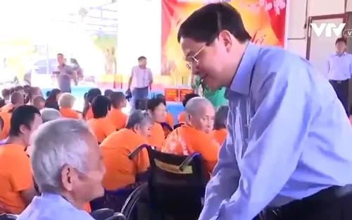 Phó Chủ tịch Quốc hội tặng quà Tết tại Quảng Nam