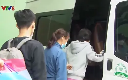 Chuyến xe nghĩa tình đưa bệnh nhân về quê đón Tết