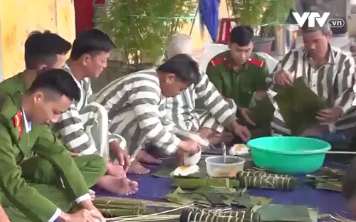 Không khí Tết ở trại tạm giam