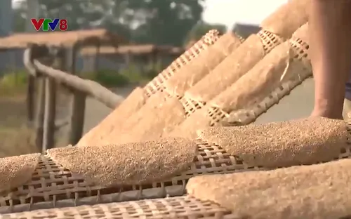 Làng nghề bánh tráng tại Thanh Hóa rộn ràng vào Tết