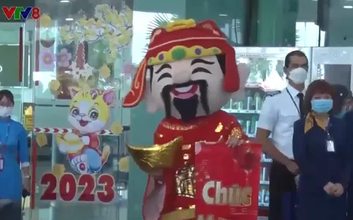 Gần 200 khách du lịch "xông đất" Bình Định