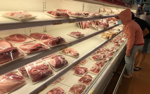 Siêu thị giảm giá tới 40% nhiều sản phẩm thịt lợn