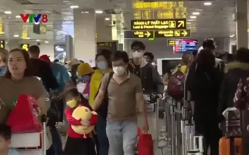 Các sân bay tấp nập dịp Tết Nguyên đán