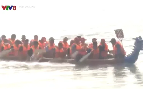 Sức hút lễ hội đua thuyền truyền thống trên sông Đà Rằng