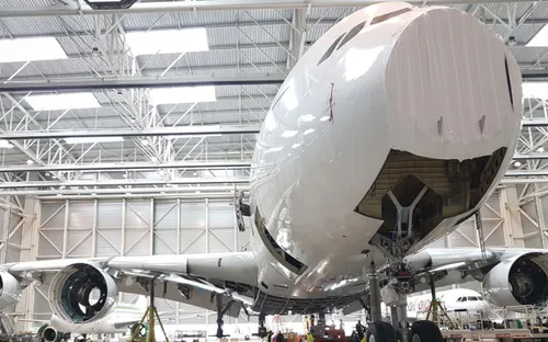 Chiếc máy bay thương mại lớn nhất thế giới đã được "tái chế" như thế nào?