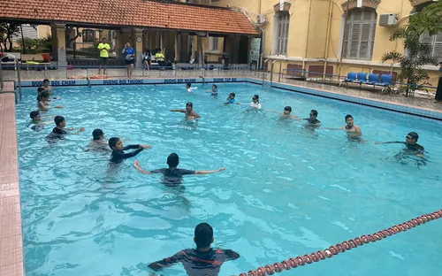 Lớp học bơi miễn phí cho trẻ mái ấm