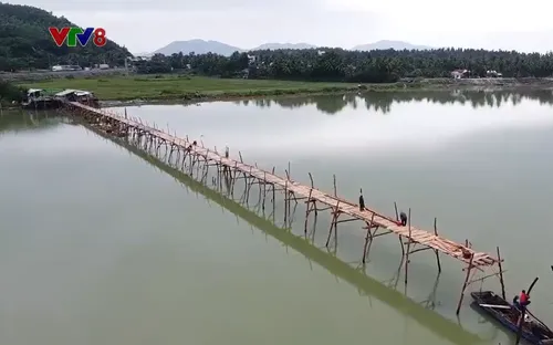 Dựng lại cây cầu gỗ dài nhất Việt Nam