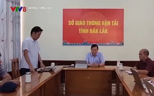 Đắk Lắk cho thôi việc tài xế xe khách chạy sai hành trình, vượt ẩu ép xe máy