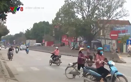 Nguy cơ mất an toàn do đi ngược chiều trên Quốc lộ 1A