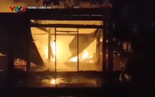 Đốt lửa sưởi ấm gây cháy nhiều căn nhà