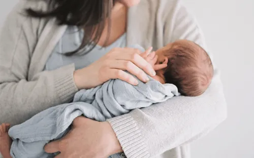 Phụ nữ sinh con ở độ tuổi 20 có nguy cơ đau tim, đột quỵ cao hơn